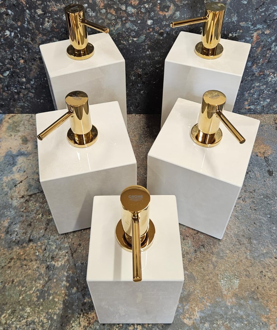 Mydelniczki i akcesoria z płytek