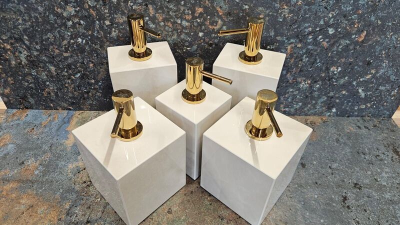 Nowoczesne wnętrze mieszkania wykończone płytkami DTM – precyzyjne glazurnictwo