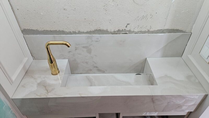 Elegancka kuchnia z płytkami DTM – starannie wykonane glazurnictwo